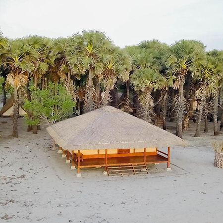 Costa Beach Resort & Club Waingapu Extérieur photo