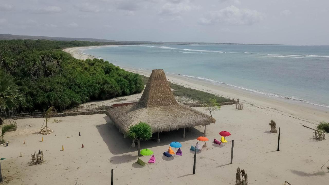Costa Beach Resort & Club Waingapu Extérieur photo